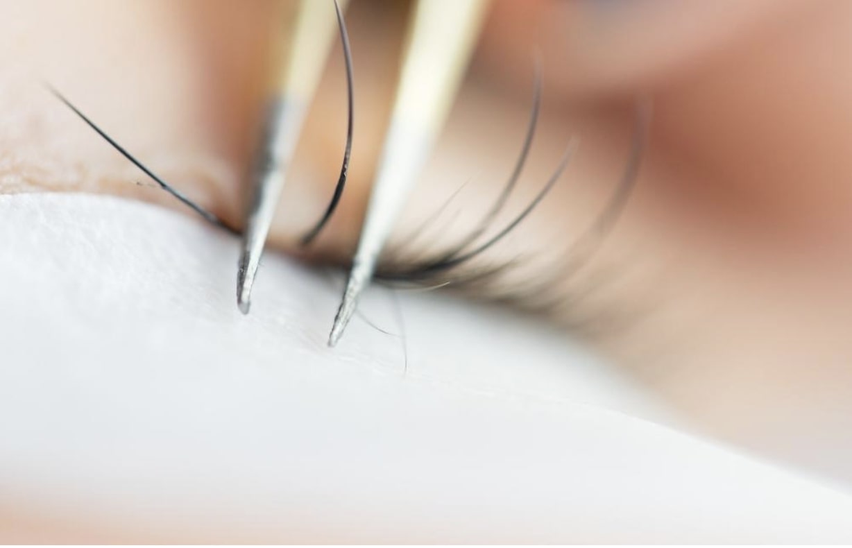 explore-5-best-individual-eyelash-extension-glue-choices-of-2023-2